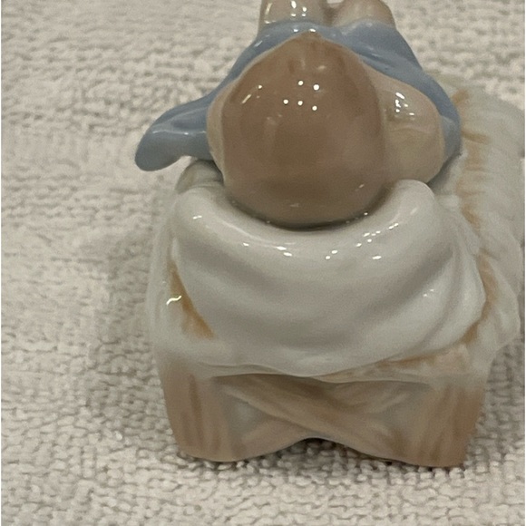 VINTAGE Baby Jesus Enesco Porcelain Nativity Circa 1986 Replacement Piece. - Picture 3 of 13